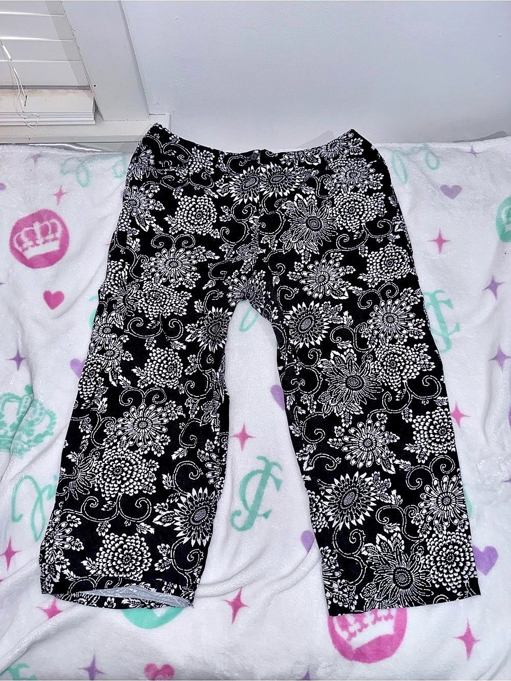 Villager Floral Capri Pants Size 14